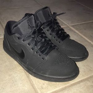 Jordan 1 low ‘triple black’ size 8